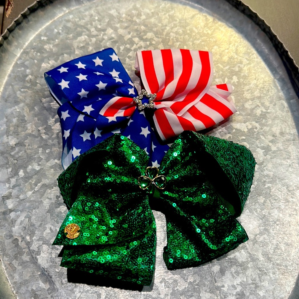 Jo Jo Siwa bows
